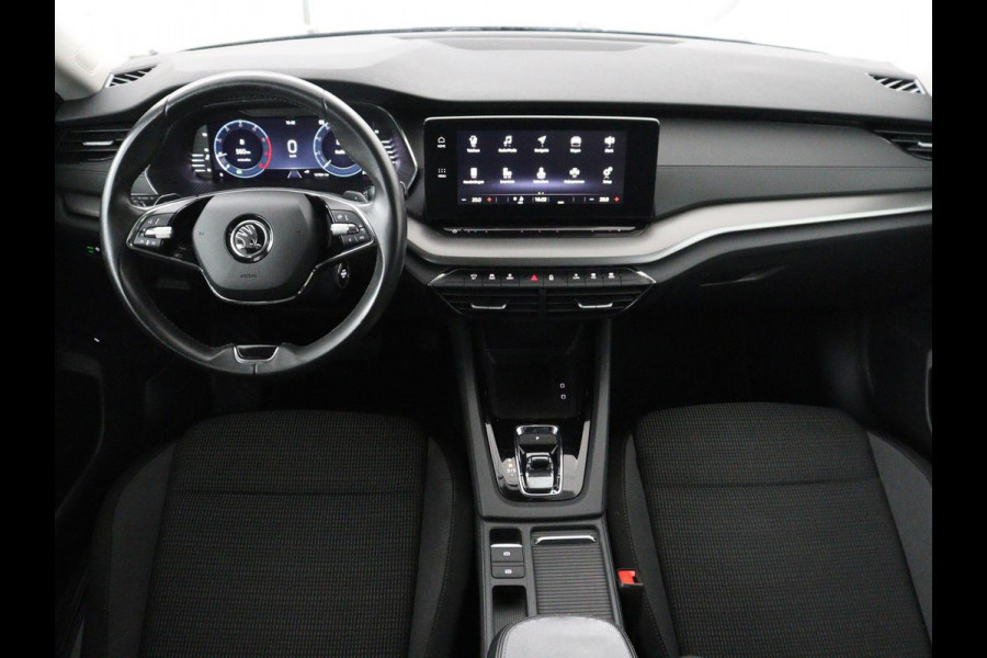 Škoda Octavia Combi 1.0 e-TSI Business Edition | Cruise control | Park assist | Carplay | LED | Cruise control | Park assist | Carplay | Full LED | Climate control | Virtual Dashboard | DAB | Getint glas