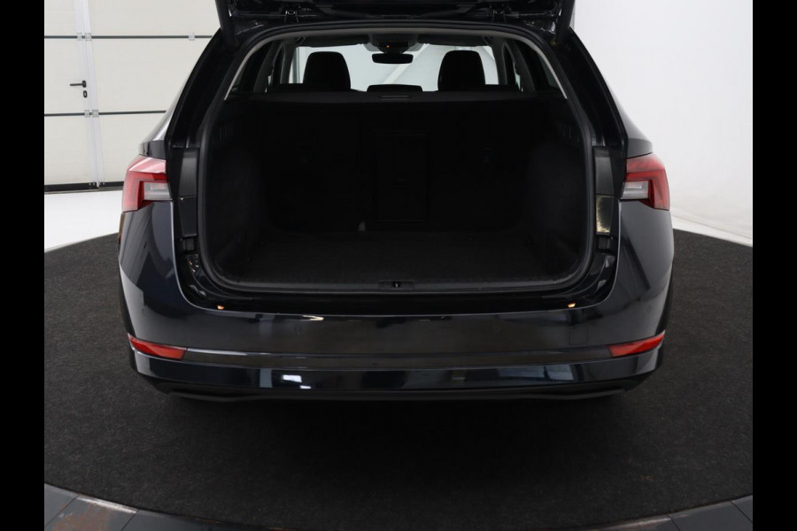 Škoda Octavia Combi 1.0 e-TSI Business Edition | Cruise control | Park assist | Carplay | LED | Cruise control | Park assist | Carplay | Full LED | Climate control | Virtual Dashboard | DAB | Getint glas