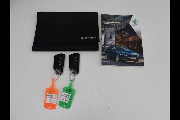 Škoda Octavia Combi 1.0 e-TSI Business Edition | Cruise control | Park assist | Carplay | LED | Cruise control | Park assist | Carplay | Full LED | Climate control | Virtual Dashboard | DAB | Getint glas