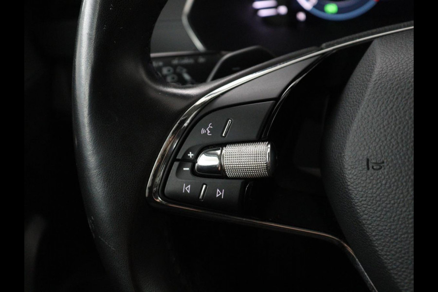 Škoda Octavia Combi 1.0 e-TSI Business Edition | Cruise control | Park assist | Carplay | LED | Cruise control | Park assist | Carplay | Full LED | Climate control | Virtual Dashboard | DAB | Getint glas