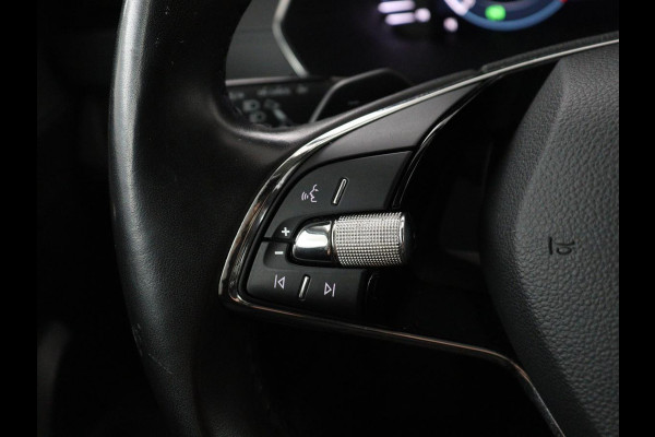 Škoda Octavia Combi 1.0 e-TSI Business Edition | Cruise control | Park assist | Carplay | LED | Cruise control | Park assist | Carplay | Full LED | Climate control | Virtual Dashboard | DAB | Getint glas