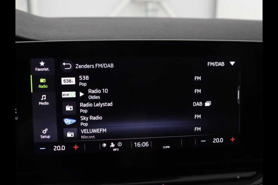 Škoda Octavia Combi 1.0 e-TSI Business Edition | Cruise control | Park assist | Carplay | LED | Cruise control | Park assist | Carplay | Full LED | Climate control | Virtual Dashboard | DAB | Getint glas