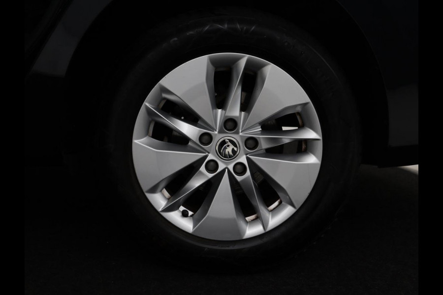 Škoda Octavia Combi 1.0 e-TSI Business Edition | Cruise control | Park assist | Carplay | LED | Cruise control | Park assist | Carplay | Full LED | Climate control | Virtual Dashboard | DAB | Getint glas