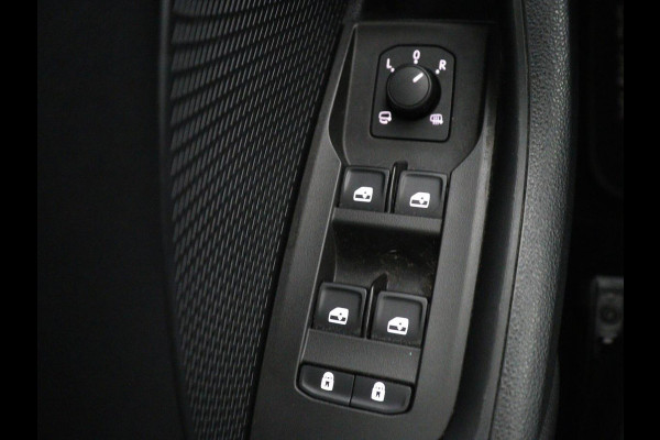 Škoda Octavia Combi 1.0 e-TSI Business Edition | Cruise control | Park assist | Carplay | LED | Cruise control | Park assist | Carplay | Full LED | Climate control | Virtual Dashboard | DAB | Getint glas