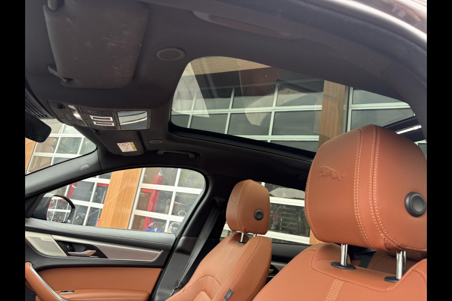 Jaguar F-Pace 2.0 P400e PHEV SE R-Dynamic | Panoramadak | Camera | NL-Auto |