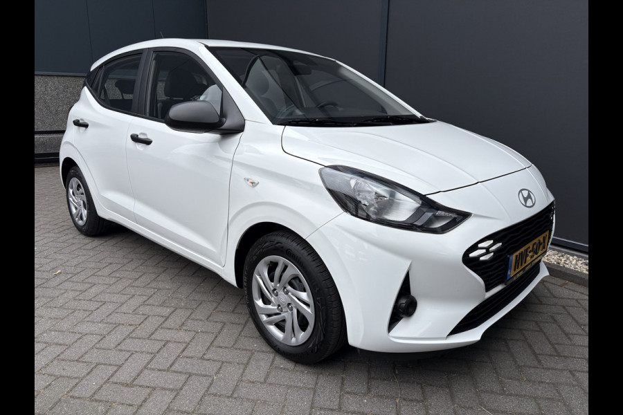 Hyundai i10 1.0 Comfort Achteruitrijcamera - Airco - Navigatie - Parkeersensoren achter - Cruise control - Radio - Led verlichting - Fabrieksgarantie