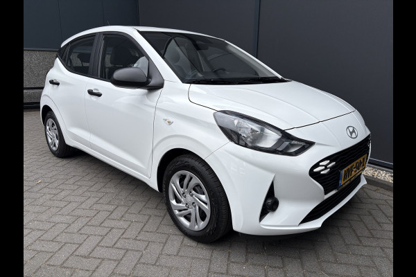 Hyundai i10 1.0 Comfort Achteruitrijcamera - Airco - Navigatie - Parkeersensoren achter - Cruise control - Radio - Led verlichting - Fabrieksgarantie
