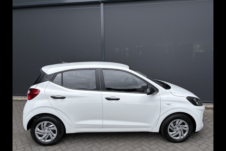 Hyundai i10 1.0 Comfort Achteruitrijcamera - Airco - Navigatie - Parkeersensoren achter - Cruise control - Radio - Led verlichting - Fabrieksgarantie