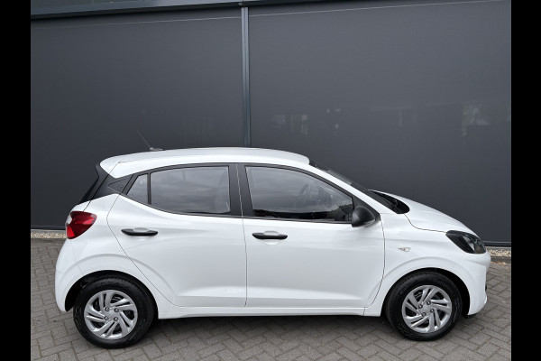 Hyundai i10 1.0 Comfort Achteruitrijcamera - Airco - Navigatie - Parkeersensoren achter - Cruise control - Radio - Led verlichting - Fabrieksgarantie