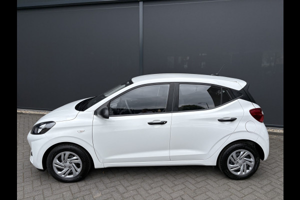 Hyundai i10 1.0 Comfort Achteruitrijcamera - Airco - Navigatie - Parkeersensoren achter - Cruise control - Radio - Led verlichting - Fabrieksgarantie
