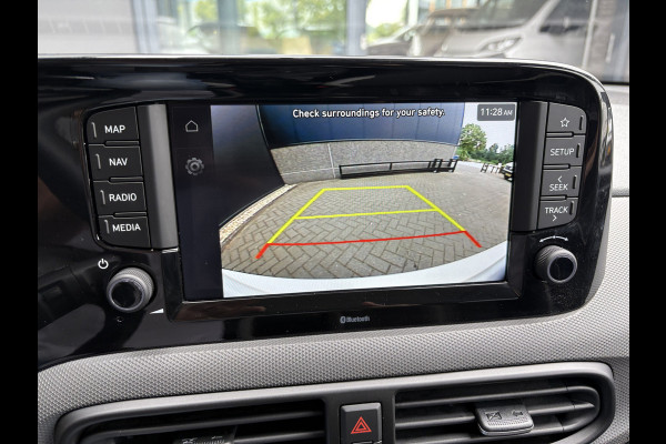 Hyundai i10 1.0 Comfort Achteruitrijcamera - Airco - Navigatie - Parkeersensoren achter - Cruise control - Radio - Led verlichting - Fabrieksgarantie
