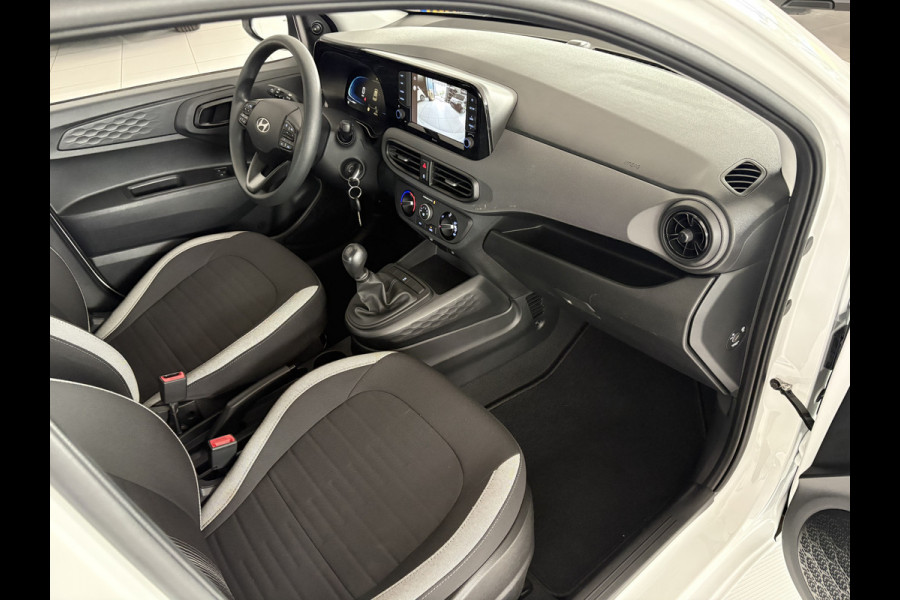 Hyundai i10 1.0 Comfort Achteruitrijcamera - Airco - Navigatie - Parkeersensoren achter - Cruise control - Radio - Led verlichting - Fabrieksgarantie