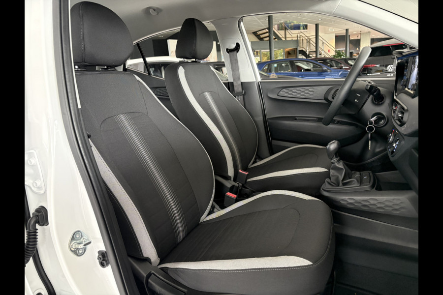 Hyundai i10 1.0 Comfort Achteruitrijcamera - Airco - Navigatie - Parkeersensoren achter - Cruise control - Radio - Led verlichting - Fabrieksgarantie