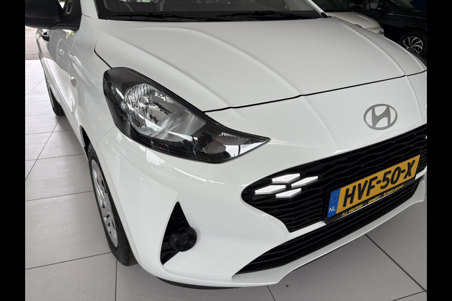 Hyundai i10 1.0 Comfort Achteruitrijcamera - Airco - Navigatie - Parkeersensoren achter - Cruise control - Radio - Led verlichting - Fabrieksgarantie