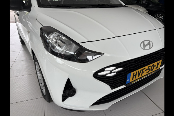 Hyundai i10 1.0 Comfort Achteruitrijcamera - Airco - Navigatie - Parkeersensoren achter - Cruise control - Radio - Led verlichting - Fabrieksgarantie