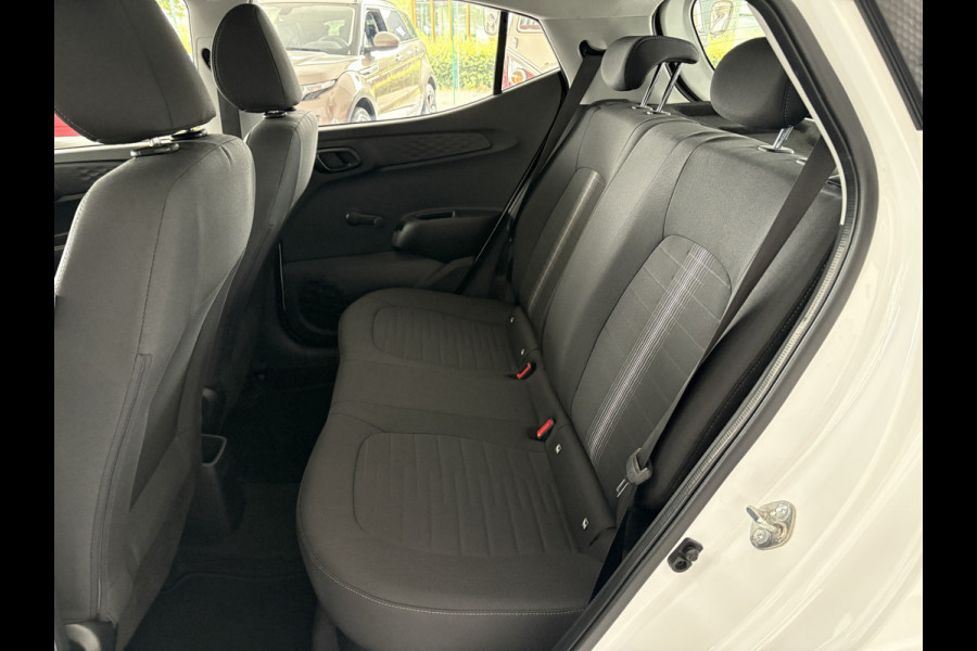 Hyundai i10 1.0 Comfort Achteruitrijcamera - Airco - Navigatie - Parkeersensoren achter - Cruise control - Radio - Led verlichting - Fabrieksgarantie