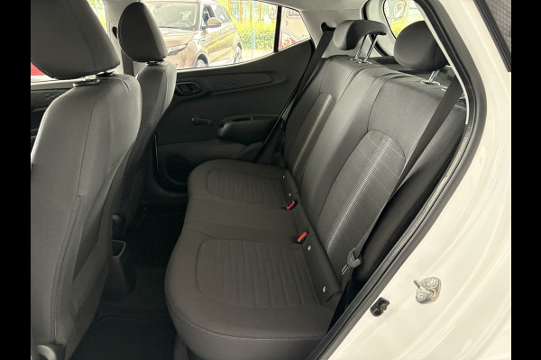 Hyundai i10 1.0 Comfort Achteruitrijcamera - Airco - Navigatie - Parkeersensoren achter - Cruise control - Radio - Led verlichting - Fabrieksgarantie