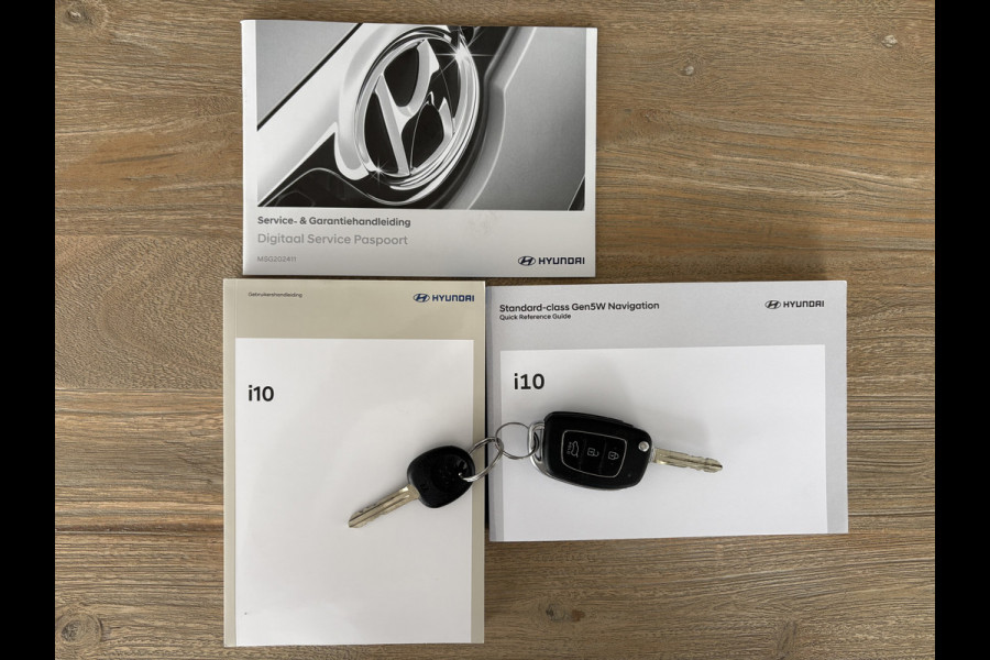 Hyundai i10 1.0 Comfort Achteruitrijcamera - Airco - Navigatie - Parkeersensoren achter - Cruise control - Radio - Led verlichting - Fabrieksgarantie