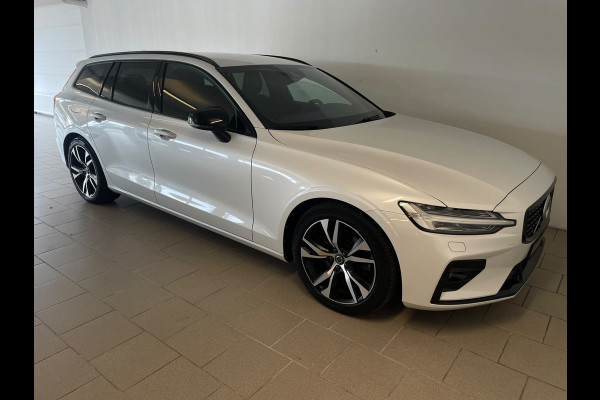 Volvo V60 2.0 B3 R-Design AUTOMAAT AIRCO NAVI CRUISE BLUETOOTH ELEK STOELEN HARMAN KARDON VELGEN CAMERA PRIVACYGLAS NETTE AUTO