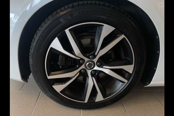 Volvo V60 2.0 B3 R-Design AUTOMAAT AIRCO NAVI CRUISE BLUETOOTH ELEK STOELEN HARMAN KARDON VELGEN CAMERA PRIVACYGLAS NETTE AUTO