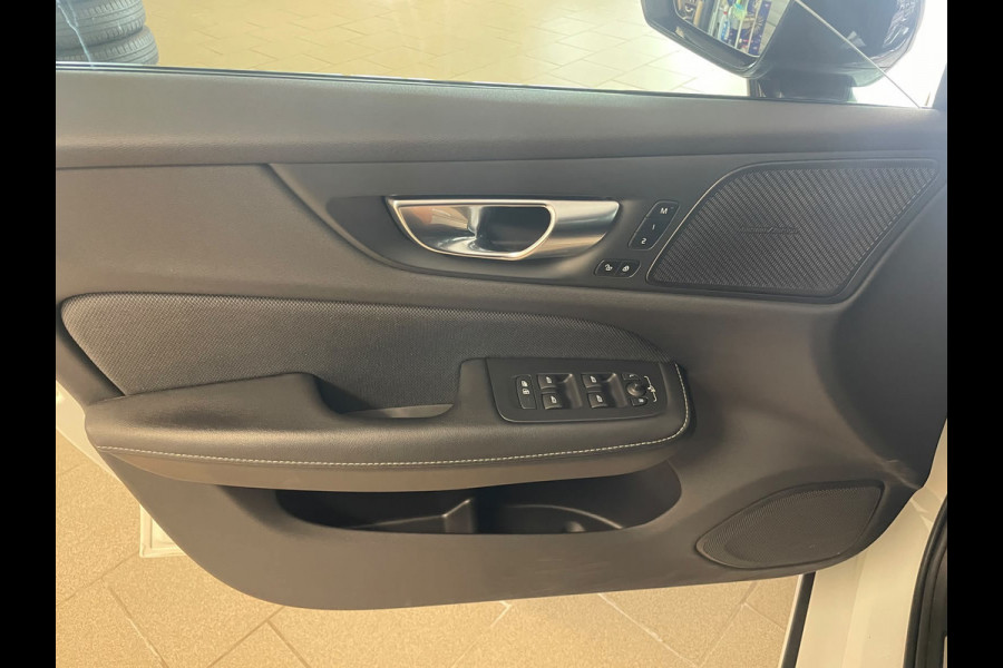 Volvo V60 2.0 B3 R-Design AUTOMAAT AIRCO NAVI CRUISE BLUETOOTH ELEK STOELEN HARMAN KARDON VELGEN CAMERA PRIVACYGLAS NETTE AUTO