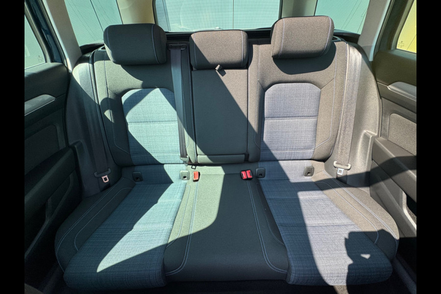 Volkswagen Passat 1.4 TSI PHEV * Panoramadak * Headup display * Dealer onderhouden *