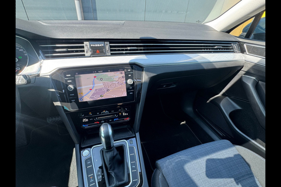 Volkswagen Passat 1.4 TSI PHEV * Panoramadak * Headup display * Dealer onderhouden *