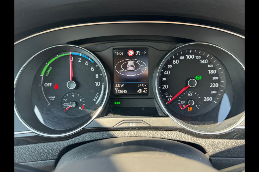 Volkswagen Passat 1.4 TSI PHEV * Panoramadak * Headup display * Dealer onderhouden *
