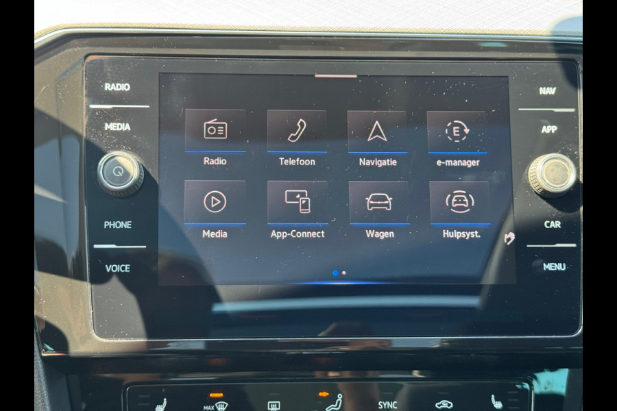 Volkswagen Passat 1.4 TSI PHEV * Panoramadak * Headup display * Dealer onderhouden *