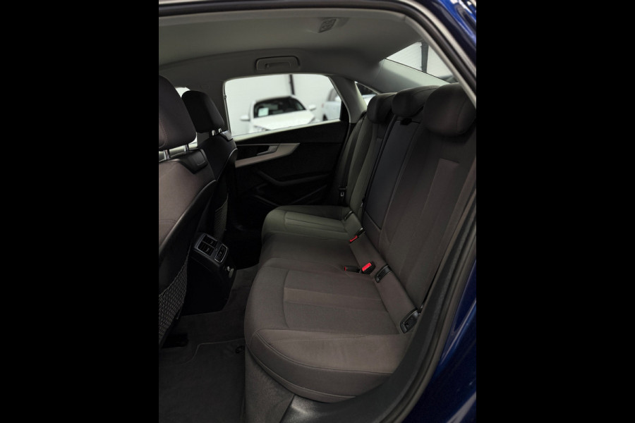 Audi A4 Limousine 35 TFSI Sport Edition Automaat Bluetooth