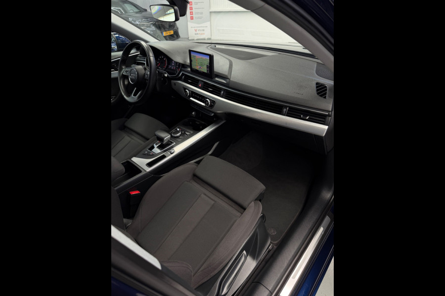 Audi A4 Limousine 35 TFSI Sport Edition Automaat Bluetooth