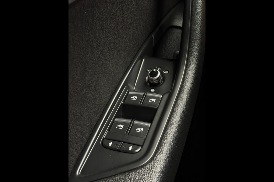 Audi A4 Limousine 35 TFSI Sport Edition Automaat Bluetooth