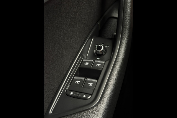 Audi A4 Limousine 35 TFSI Sport Edition Automaat Bluetooth