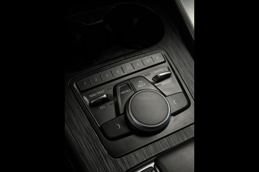 Audi A4 Limousine 35 TFSI Sport Edition Automaat Bluetooth