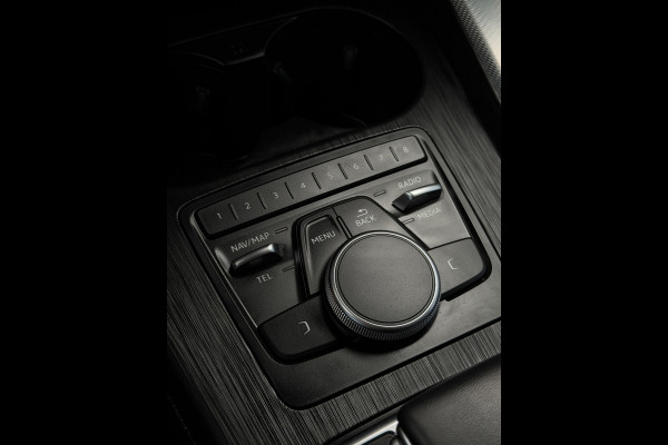 Audi A4 Limousine 35 TFSI Sport Edition Automaat Bluetooth