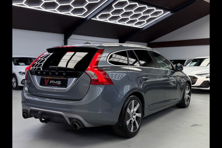 Volvo V60 2.0 T4 R-Design Camera Schuifdak Trekhaak