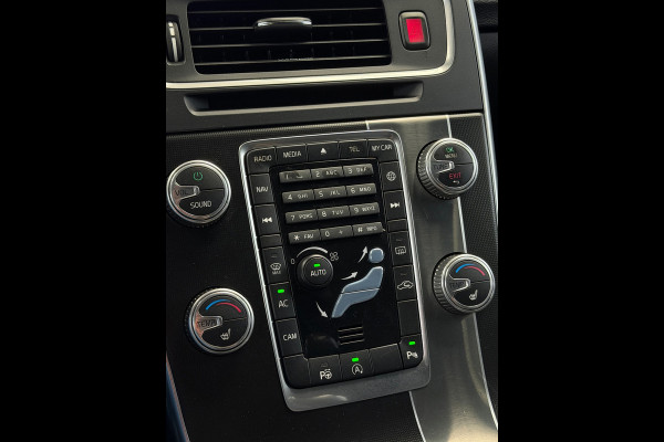 Volvo V60 2.0 T4 R-Design Camera Schuifdak Trekhaak