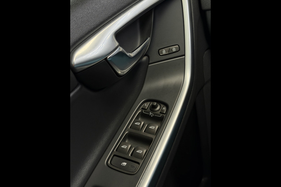 Volvo V60 2.0 T4 R-Design Camera Schuifdak Trekhaak