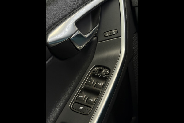 Volvo V60 2.0 T4 R-Design Camera Schuifdak Trekhaak