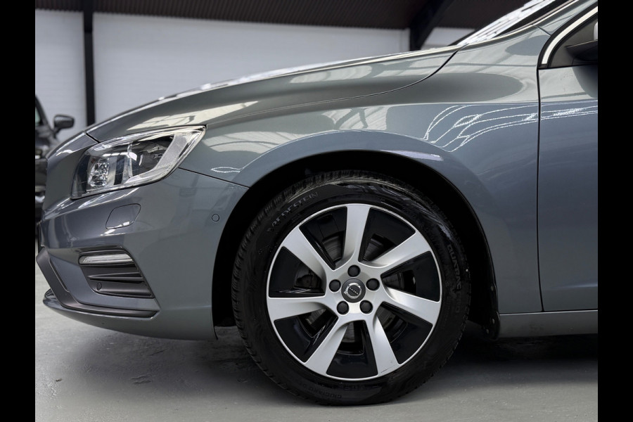 Volvo V60 2.0 T4 R-Design Camera Schuifdak Trekhaak