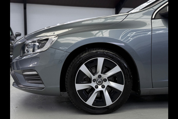 Volvo V60 2.0 T4 R-Design Camera Schuifdak Trekhaak