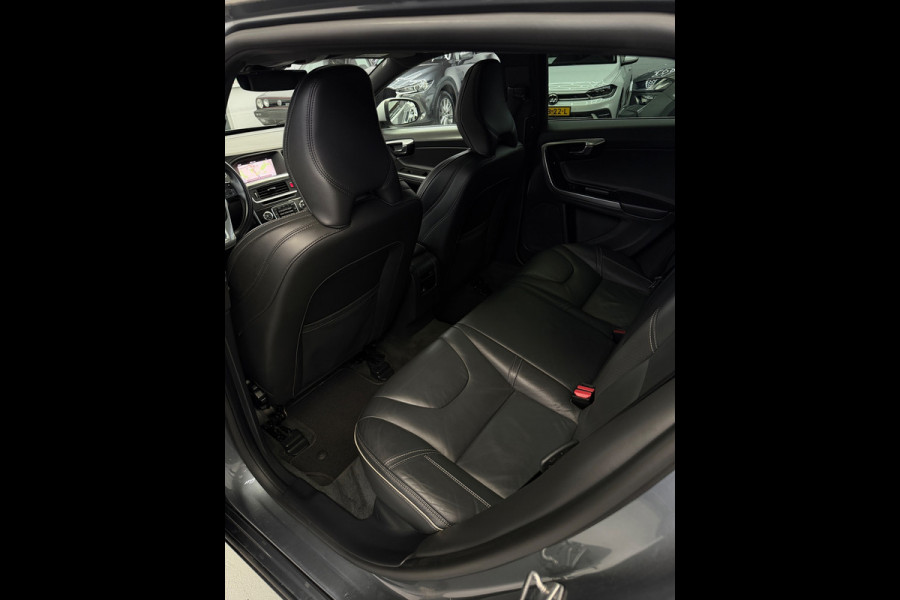 Volvo V60 2.0 T4 R-Design Camera Schuifdak Trekhaak