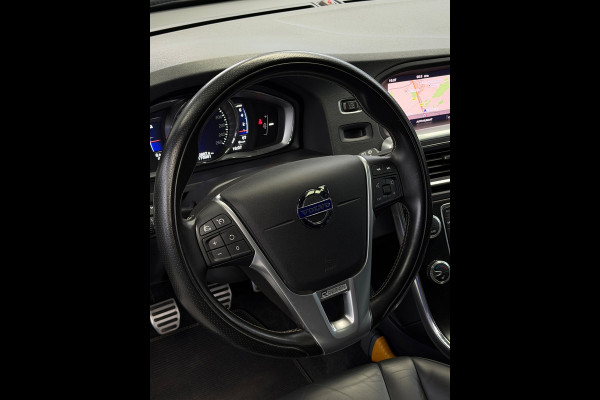 Volvo V60 2.0 T4 R-Design Camera Schuifdak Trekhaak