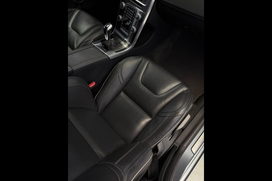 Volvo V60 2.0 T4 R-Design Camera Schuifdak Trekhaak