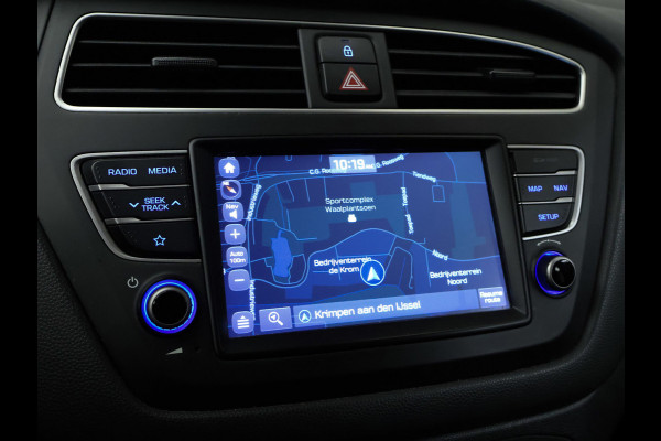 Hyundai i20 1.0 T-GDI Sport (APPLE CARPLAY,NAVI,CAMERA,CRUISE,PDC,LANE ASSIST,ELEKTRISCH PAKKET,SPORTSTOELEN,NETTE STAAT)