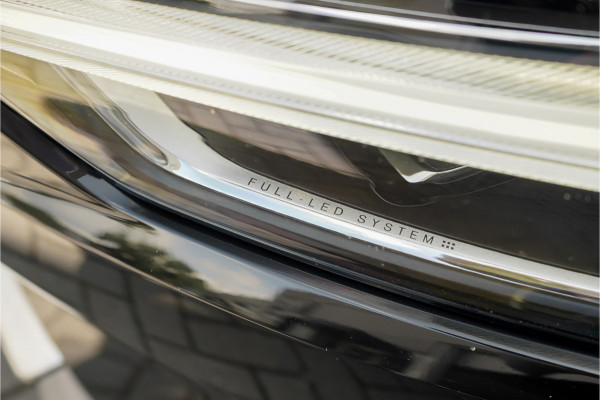Volvo XC60 2.0 B5 Momentum Pro ACC HUD Pano Elek Trekhaak Ori NL 1e Eig