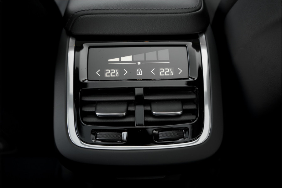 Volvo XC60 2.0 B5 Momentum Pro ACC HUD Pano Elek Trekhaak Ori NL 1e Eig