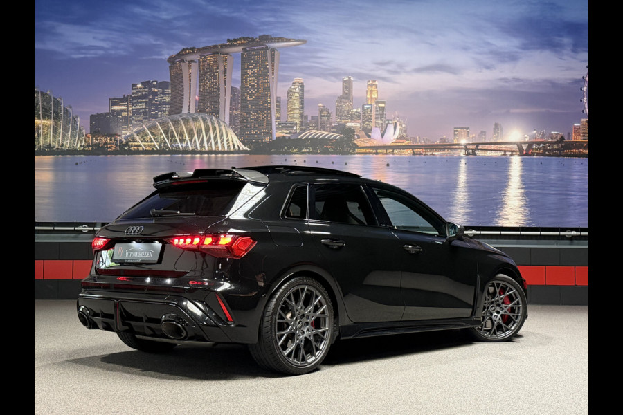 Audi RS3 Sportback 2.5 TFSI RS 3 quattro Kuipstoelen|Sonos|Panorama|Camera