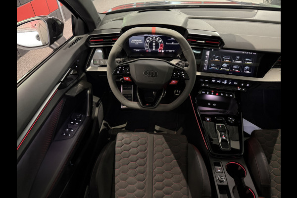 Audi RS3 Sportback 2.5 TFSI RS 3 quattro Kuipstoelen|Sonos|Panorama|Camera