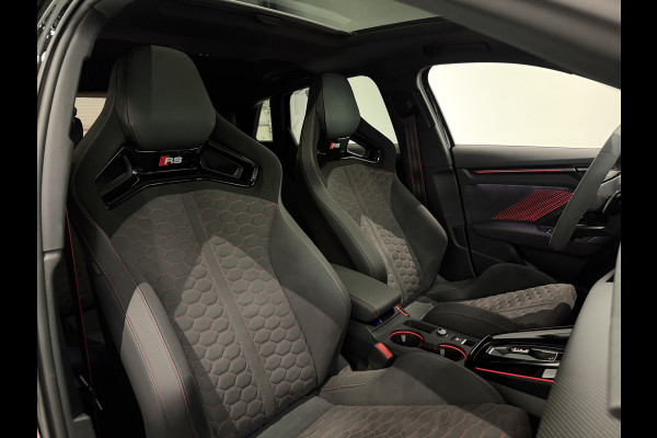Audi RS3 Sportback 2.5 TFSI RS 3 quattro Kuipstoelen|Sonos|Panorama|Camera